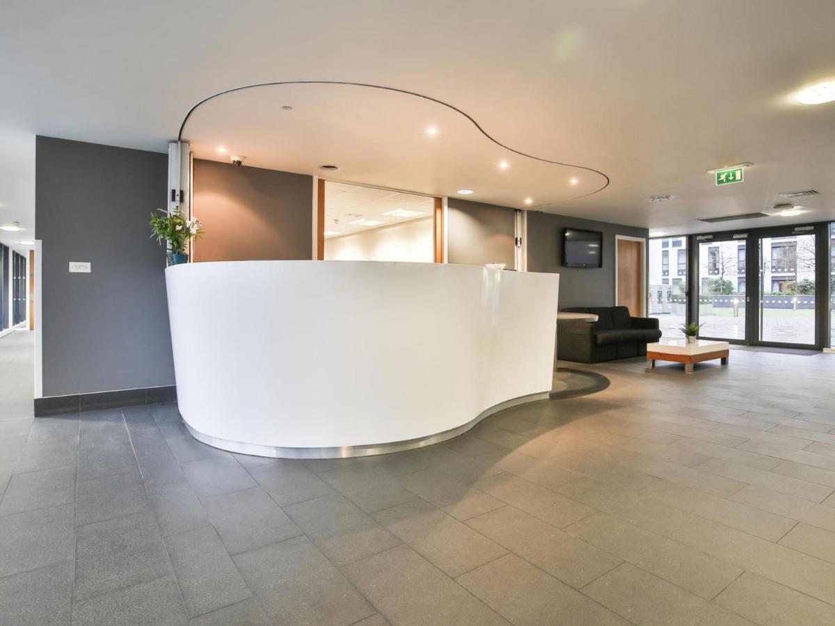 Sterling Court In Wembley London Ngoại thất bức ảnh