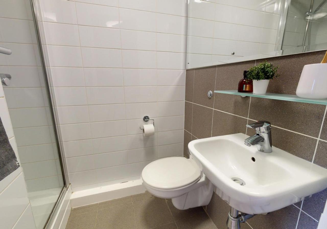 Sterling Court In Wembley London Ngoại thất bức ảnh