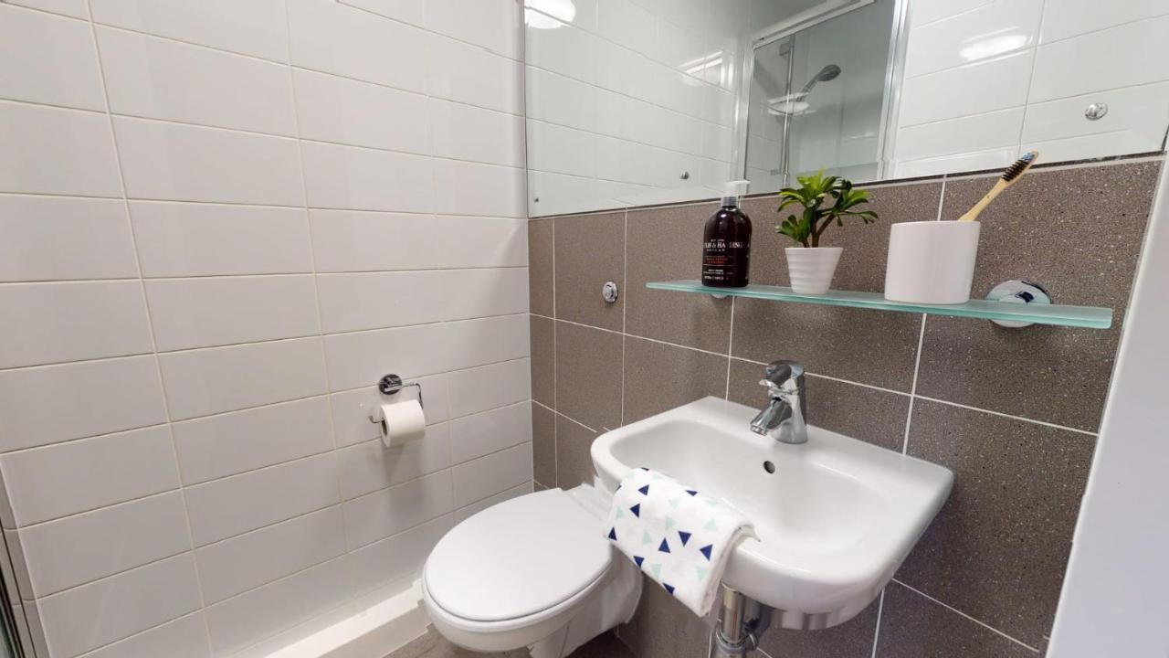 Sterling Court In Wembley London Ngoại thất bức ảnh